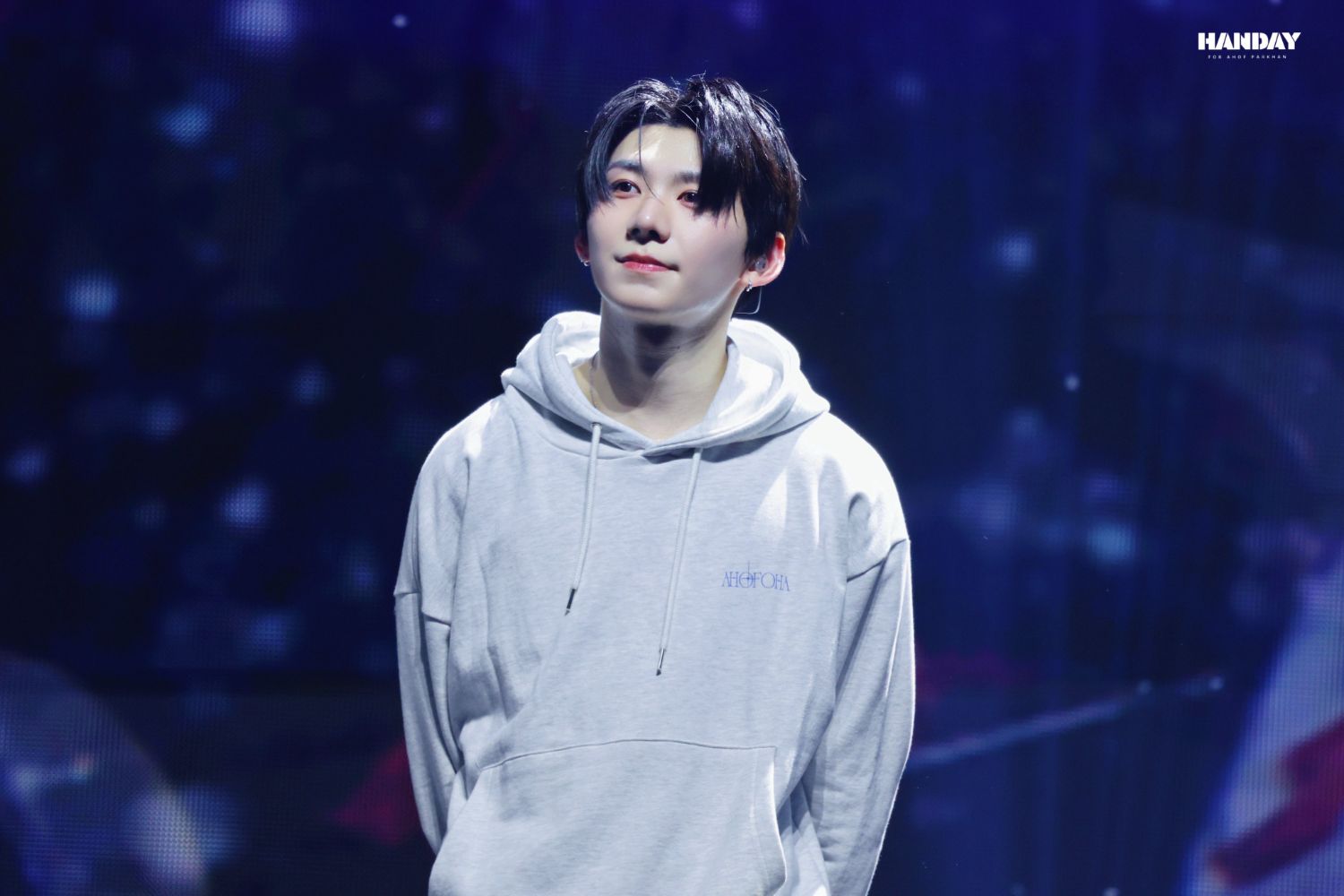 A moment captured by Park Han (AHOF)'s fan