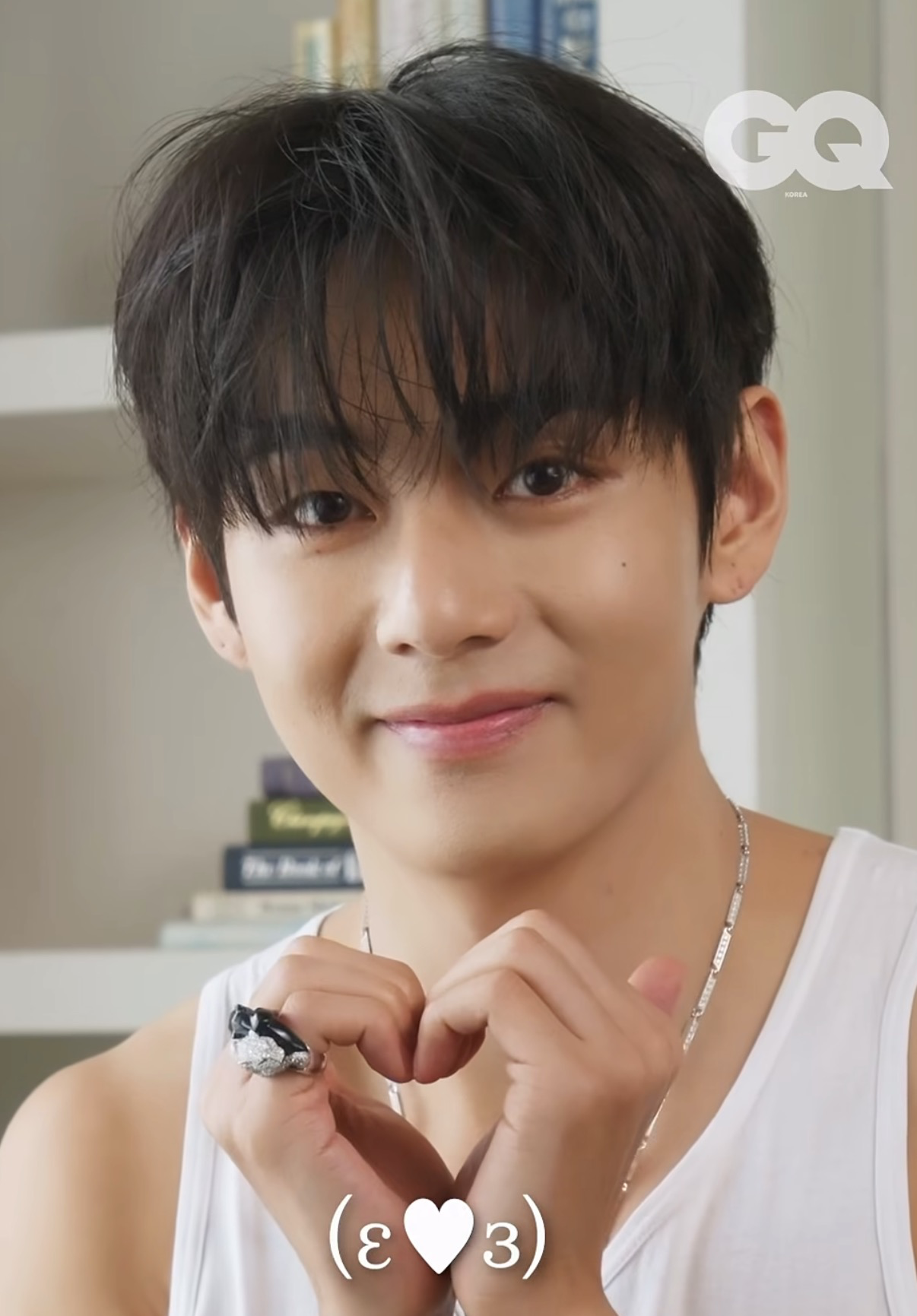 Behind-the-scenes cut of V (BTS)