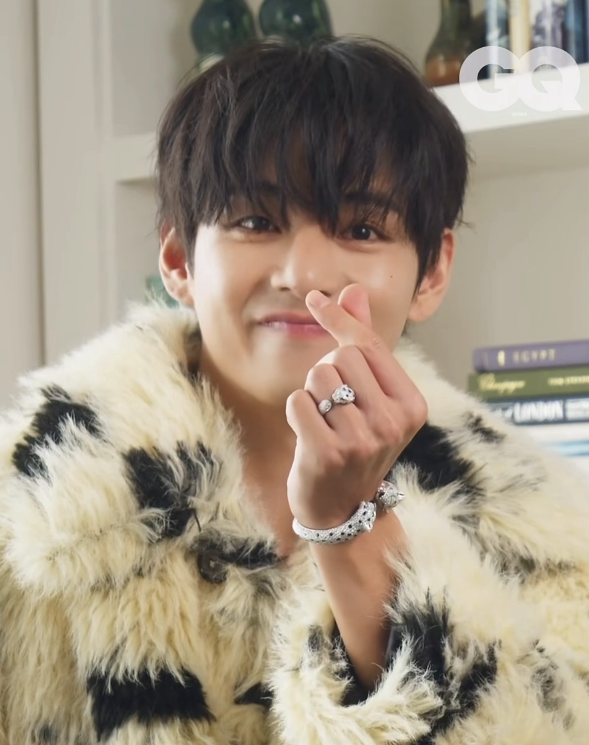 Latest photo of V (BTS)