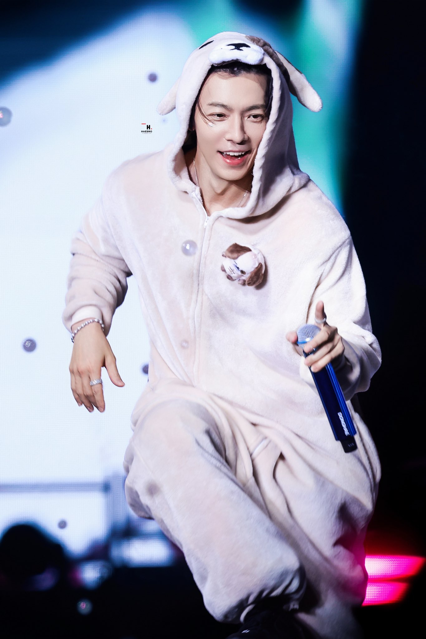 Behind-the-scenes cut of Donghae (Super Junior)