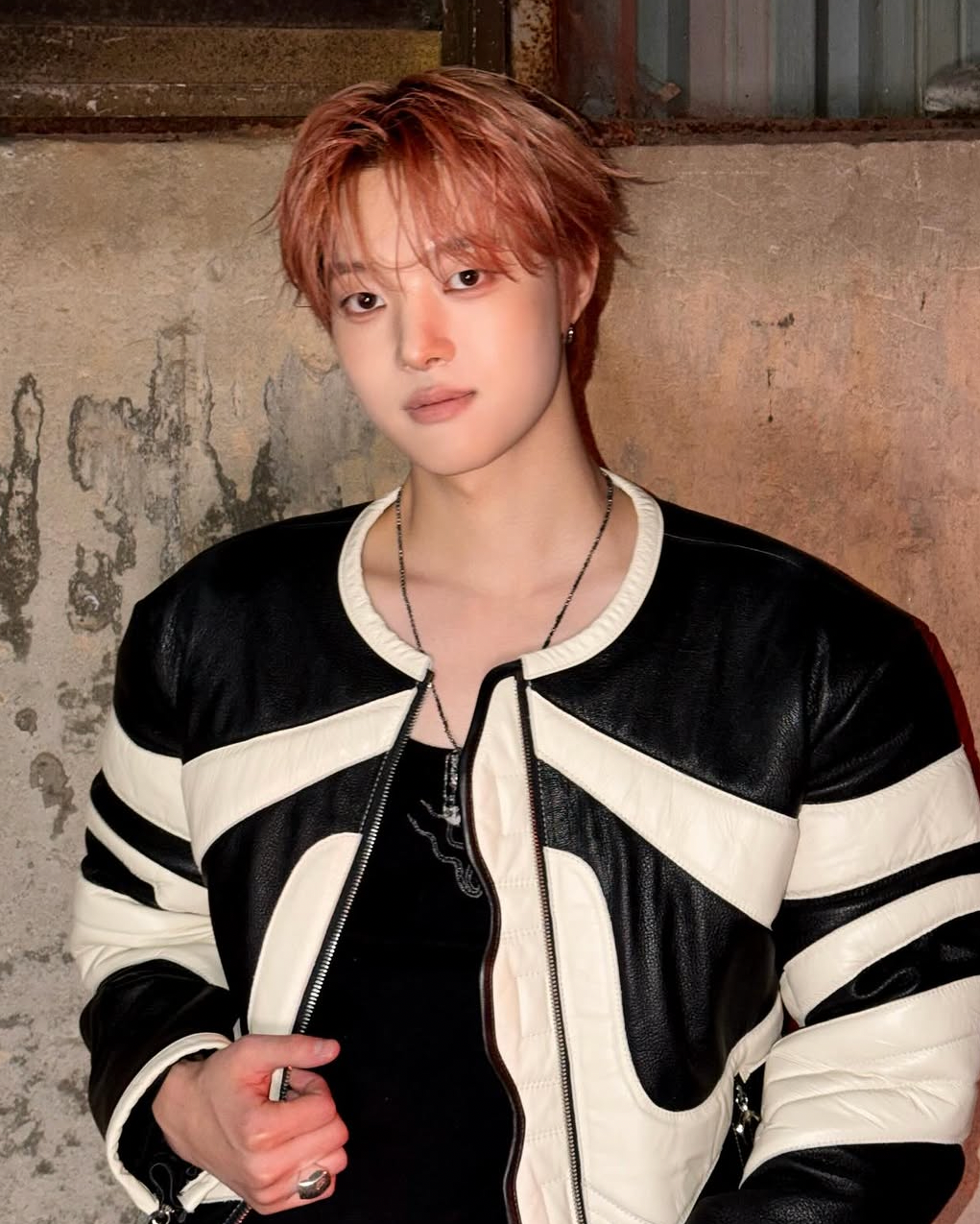 Latest photo of EJ (&TEAM)