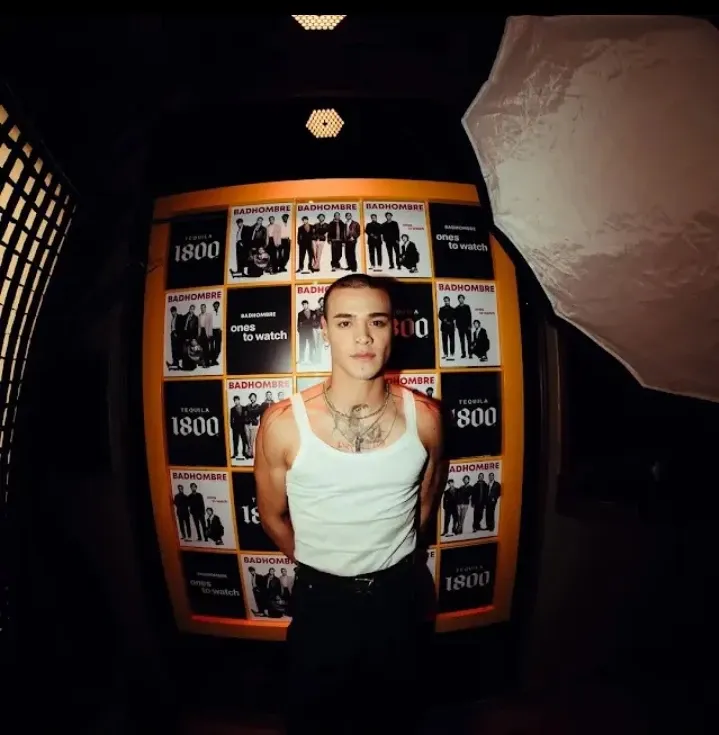 Behind-the-scenes cut of Drew (SANTOS BRAVOS)