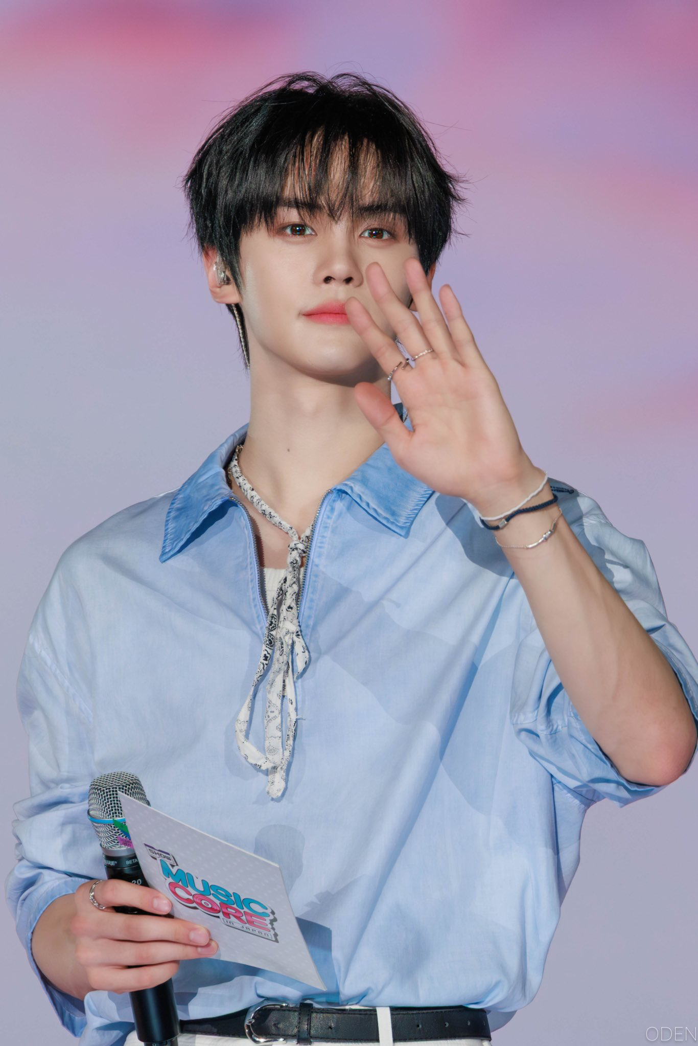 Behind-the-scenes cut of Kim Gyuvin