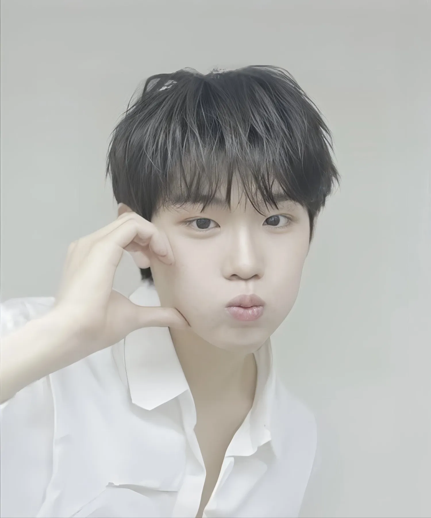 Foto terbaru Kim Taerae (ZEROBASEONE)