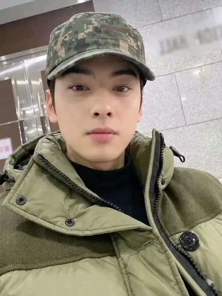 Recent activity shot of Eunwoo (ASTRO)