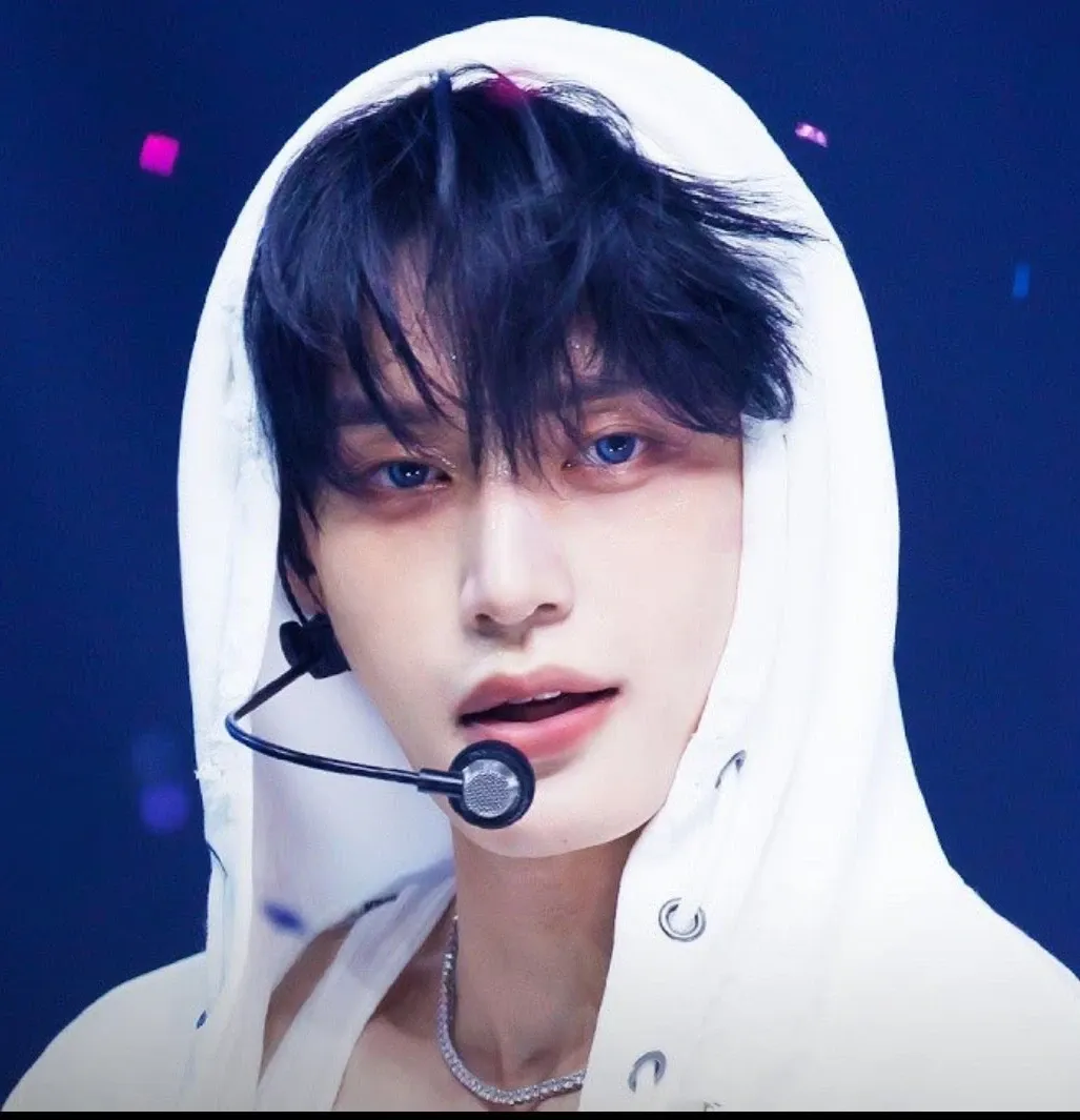 Latest photo of Kim Jiwoong (ZEROBASEONE)