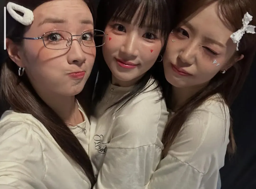 Momen yang diabadikan oleh penggemar Apink