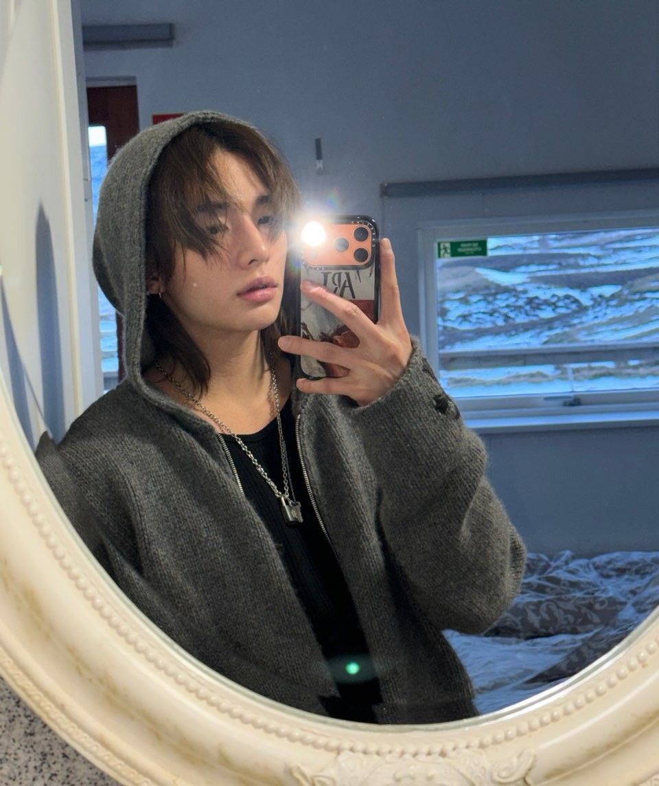 Foto aktivitas terbaru Hyunjin (Stray Kids)