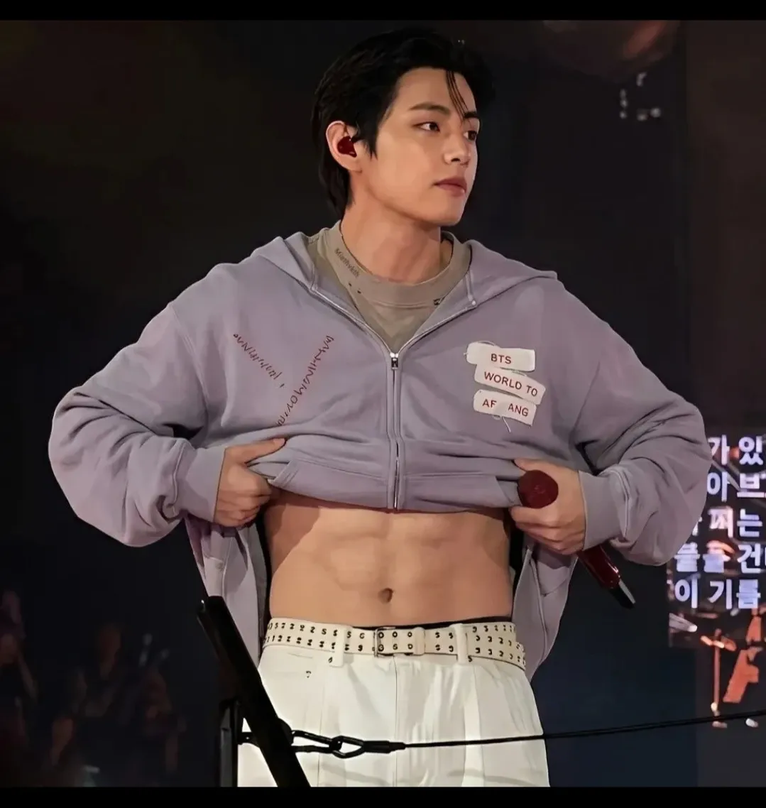 뷔 (방탄소년단) 최근 활동샷