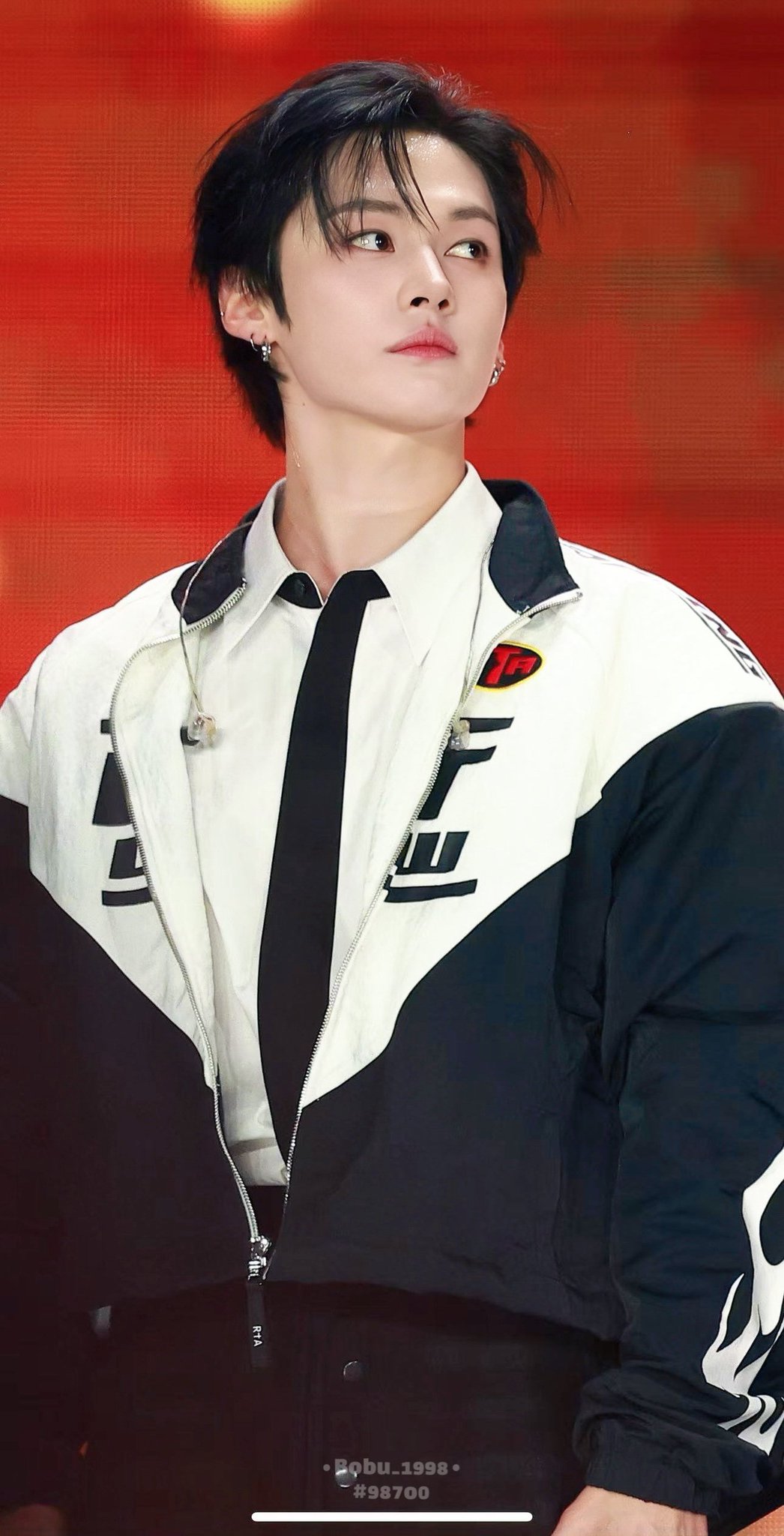 A heartfelt wallpaper shared by Lee Know (Stray Kids)'s fans