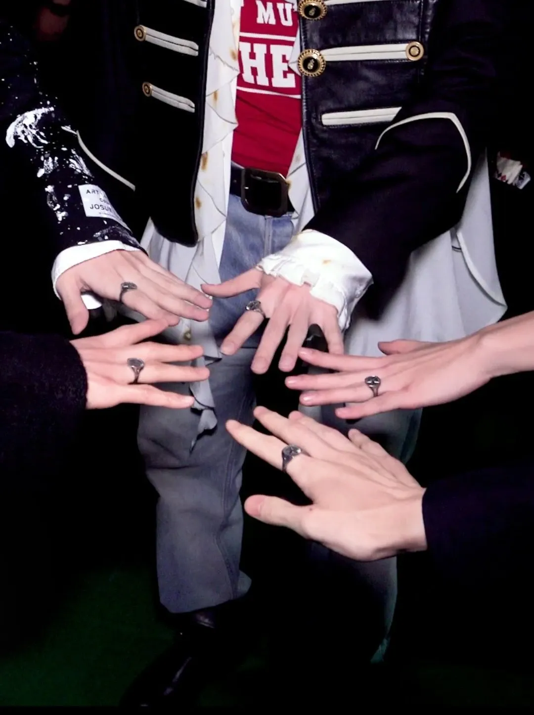 투모로우바이투게더의 비하인드 컷