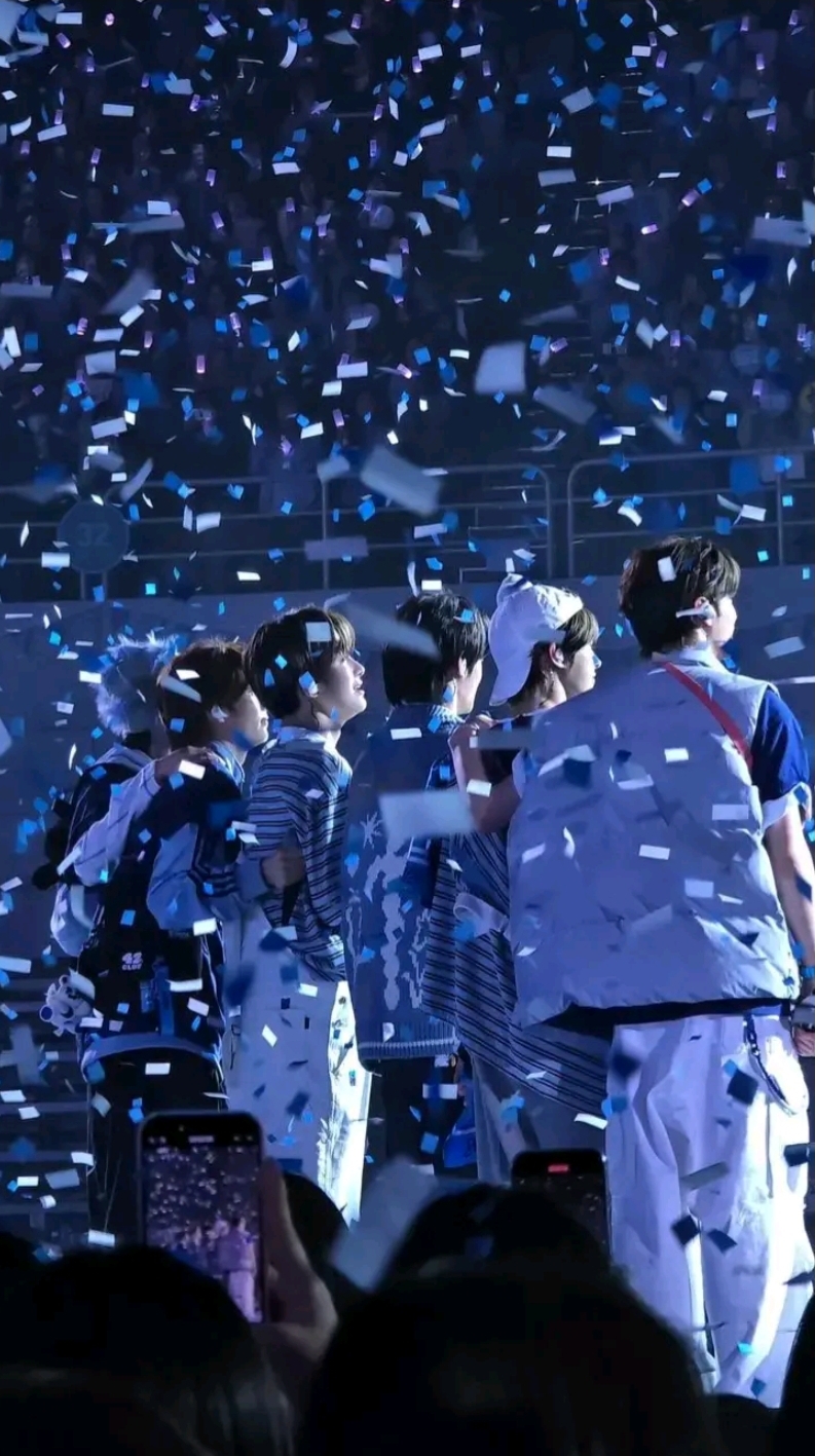 The most beloved wallpaper among TWS's fans