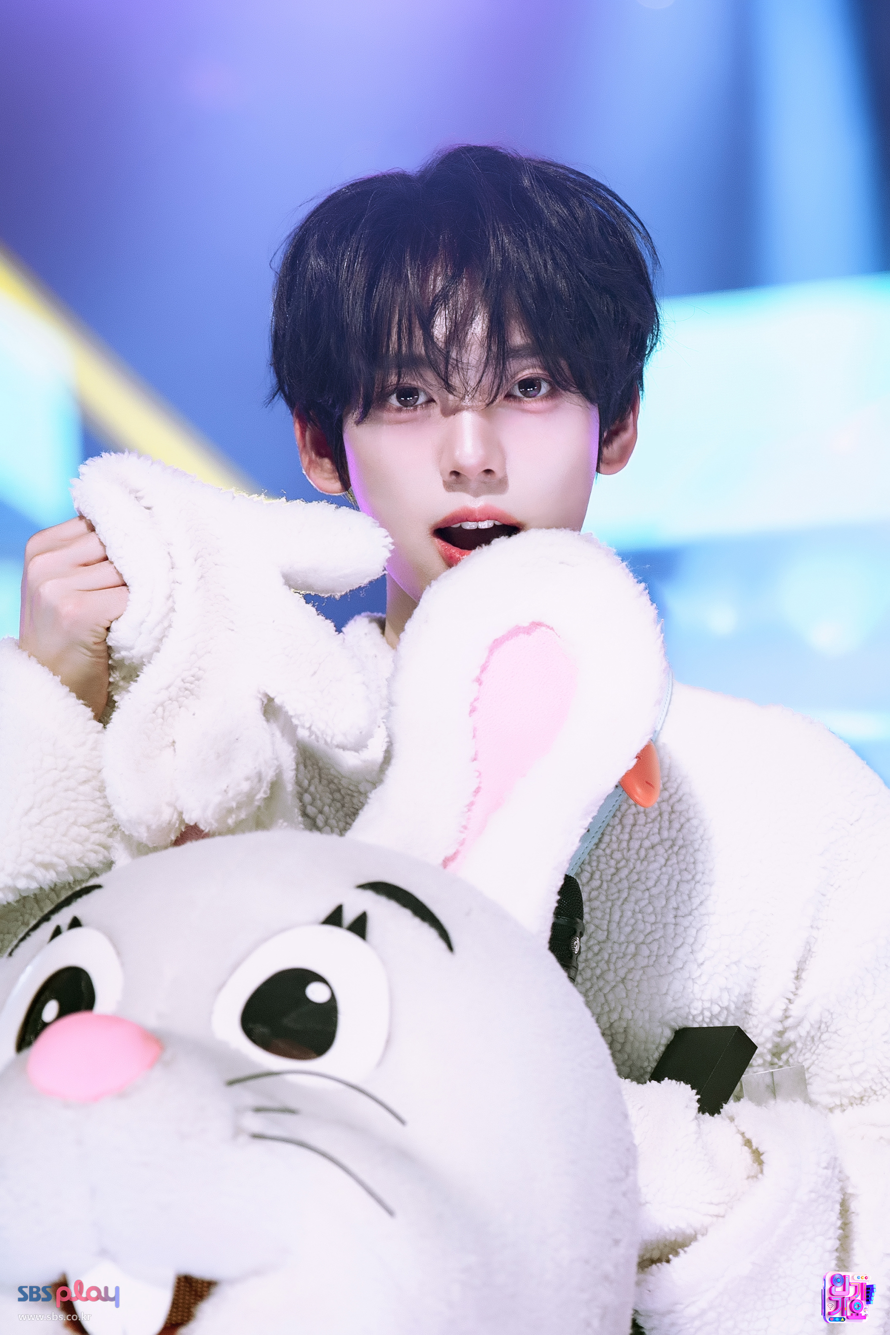 Behind-the-scenes cut of Han Yujin (ZEROBASEONE)