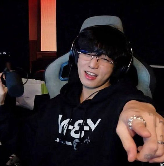 Momen yang diabadikan oleh penggemar Jungkook (BTS)