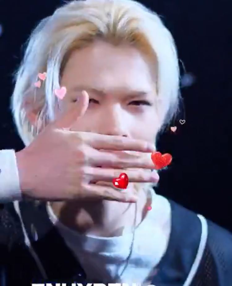 ニキ (ENHYPEN)の舞台裏ショット