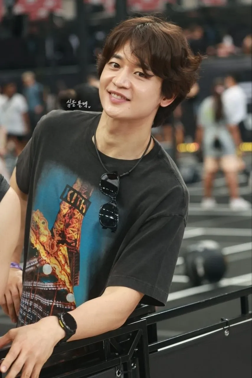 A moment captured by Minho (SHINee)'s fan