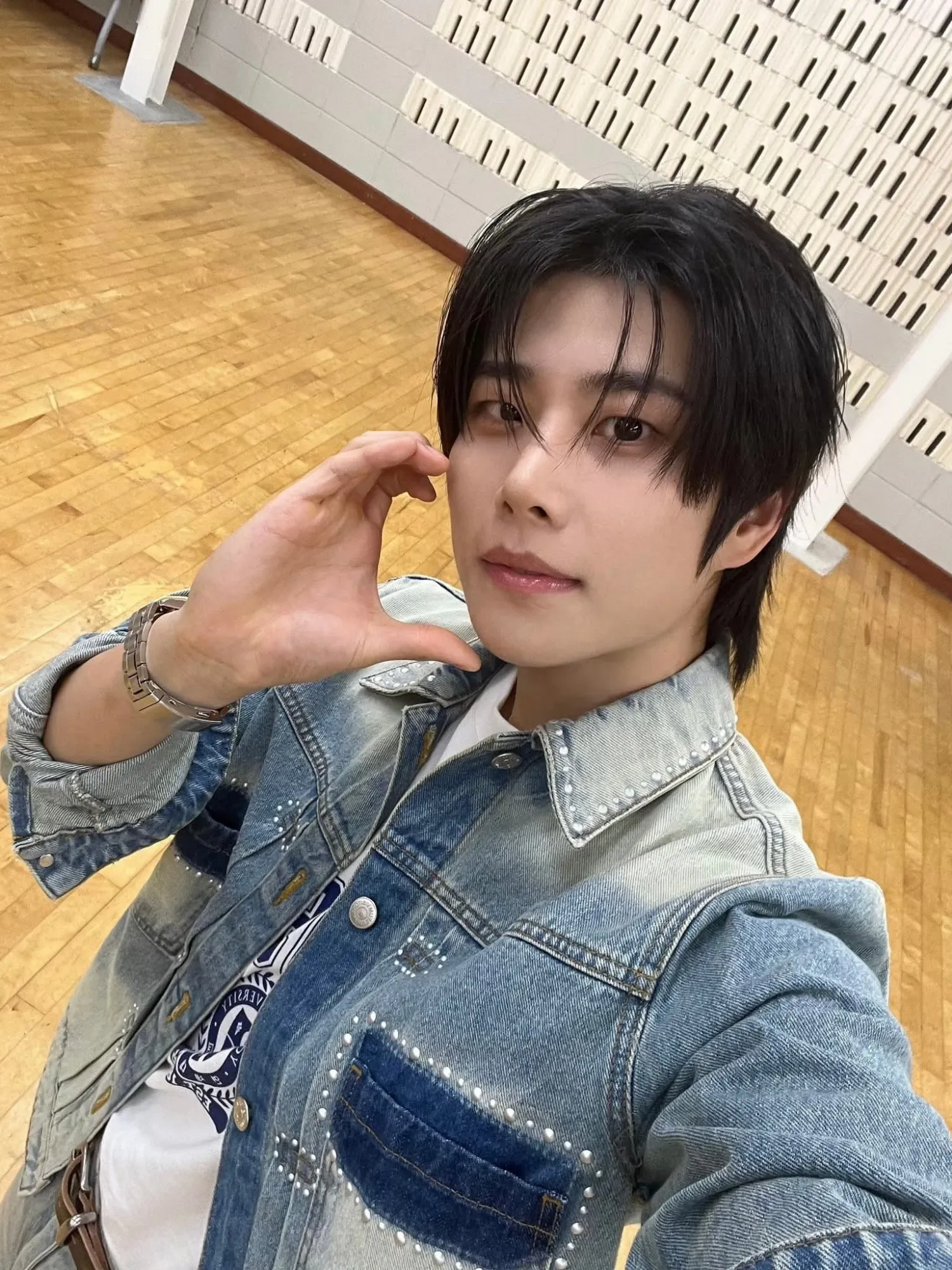 A moment captured by MJ (ASTRO)'s fan