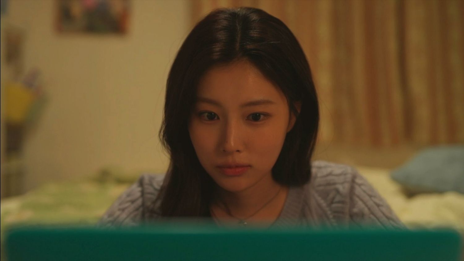 Behind-the-scenes cut of Kang Hyewon