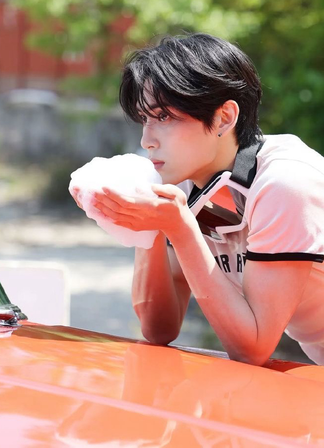 Recent activity shot of Taeyang (SF9)