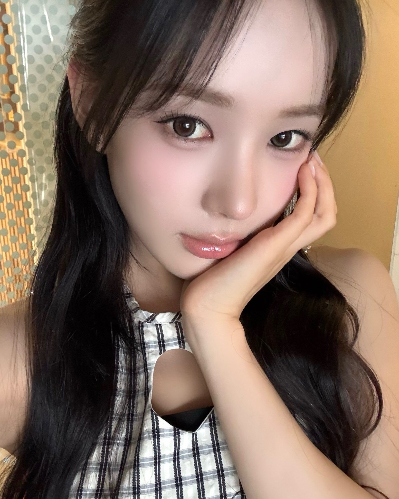 Behind-the-scenes cut of Ryu Sarang (izna)