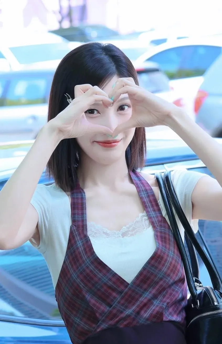 Recent activity shot of Joy (Red Velvet)