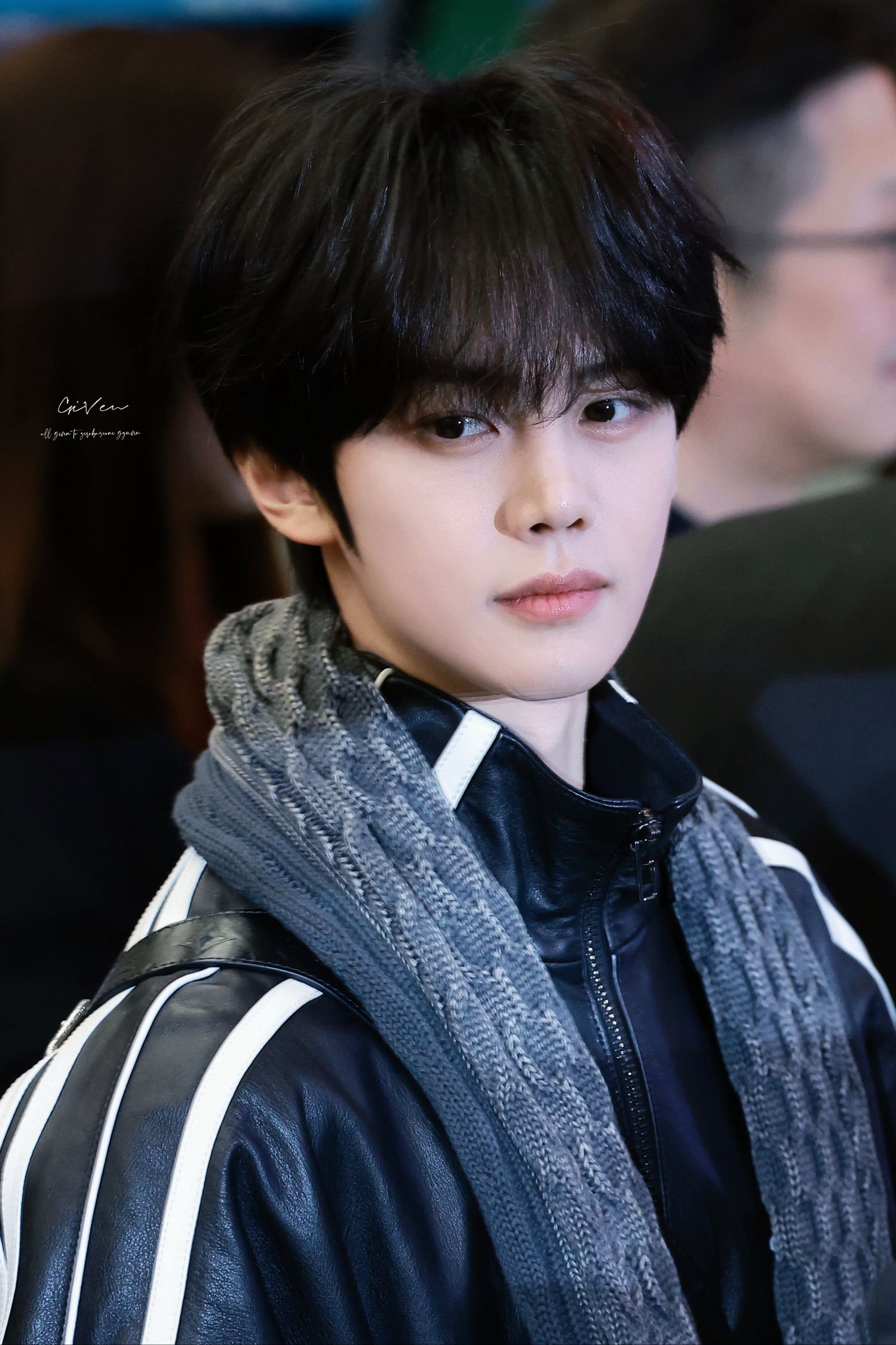 Recent activity shot of Kim Gyuvin (ZEROBASEONE)