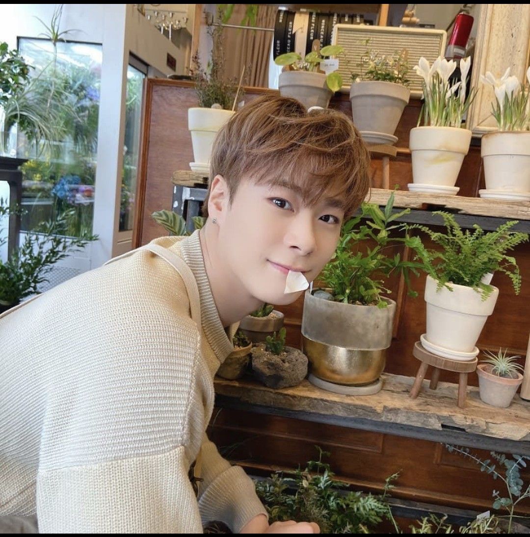 Behind-the-scenes cut of Moonbin (ASTRO)