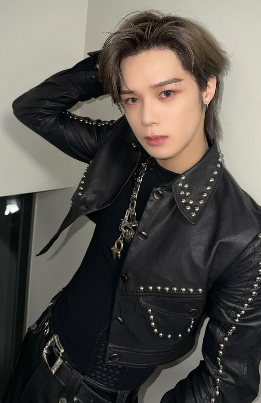 Behind-the-scenes cut of K (&TEAM)