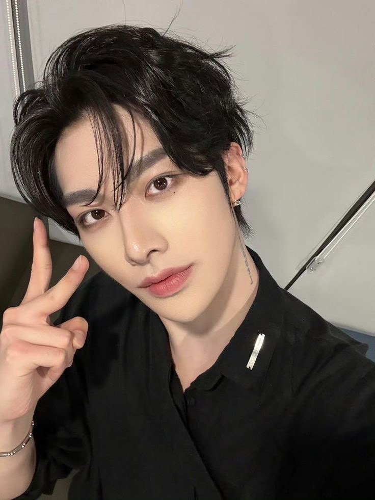 Behind-the-scenes cut of Ricky