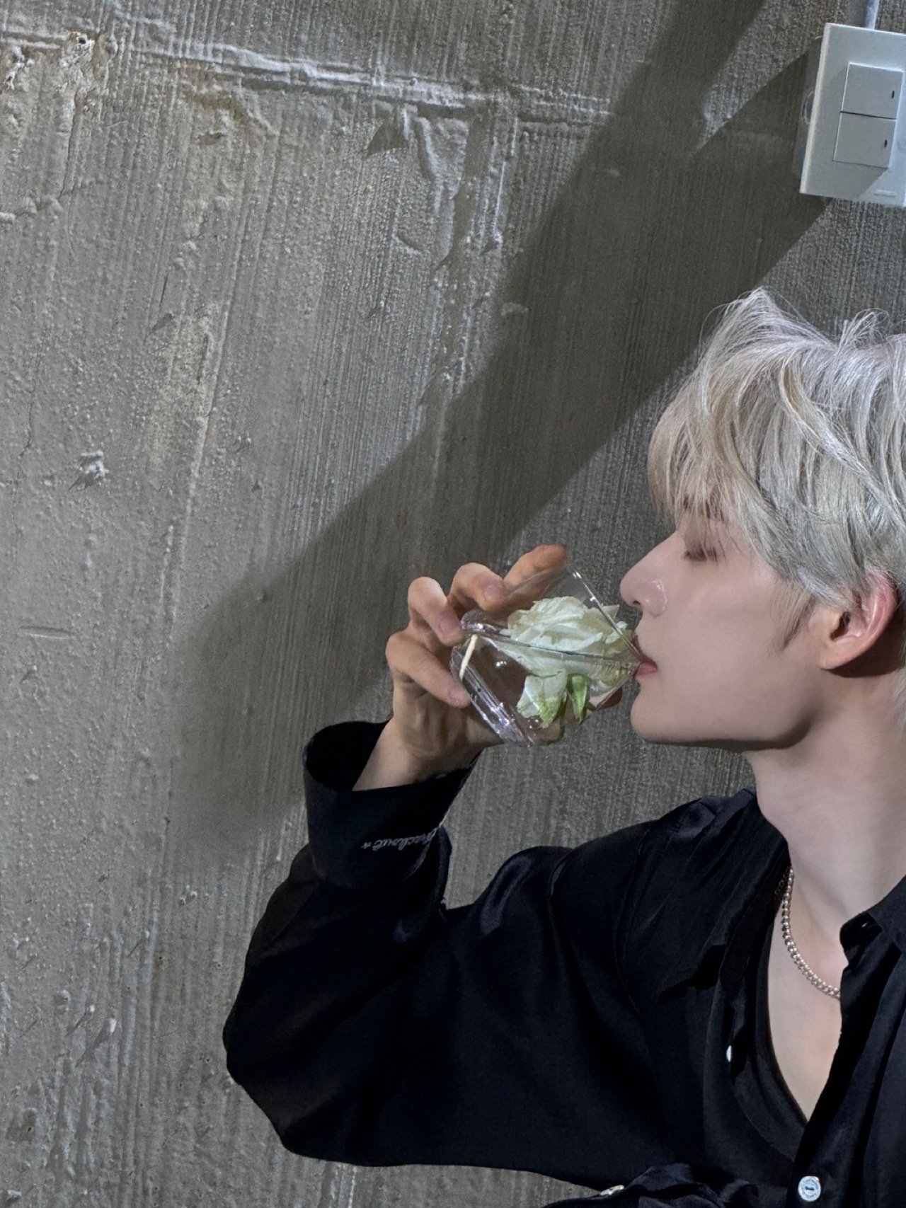 A moment captured by Kim Jiwoong (ZEROBASEONE)'s fan