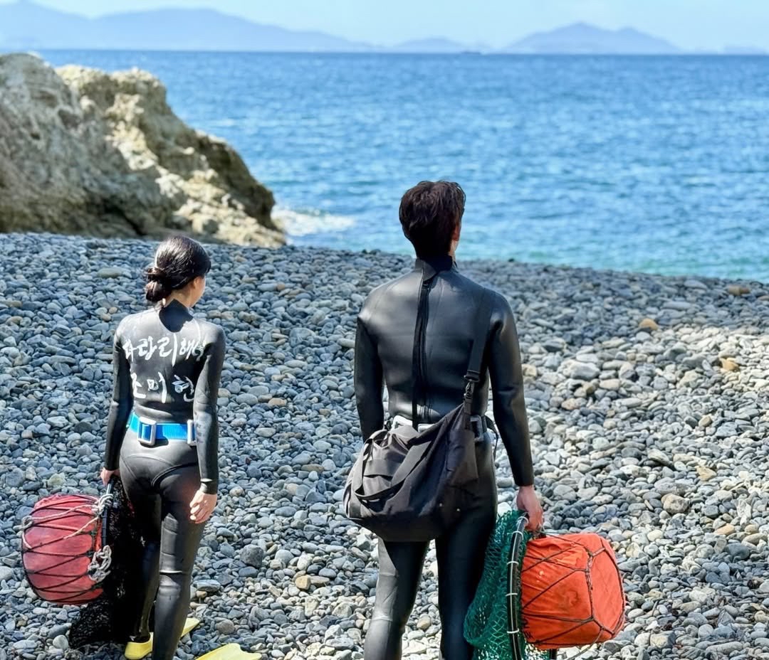 Behind-the-scenes cut of Red Velvet