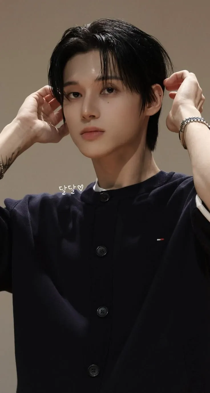 友榮 (ATEEZ)的最新活动照片