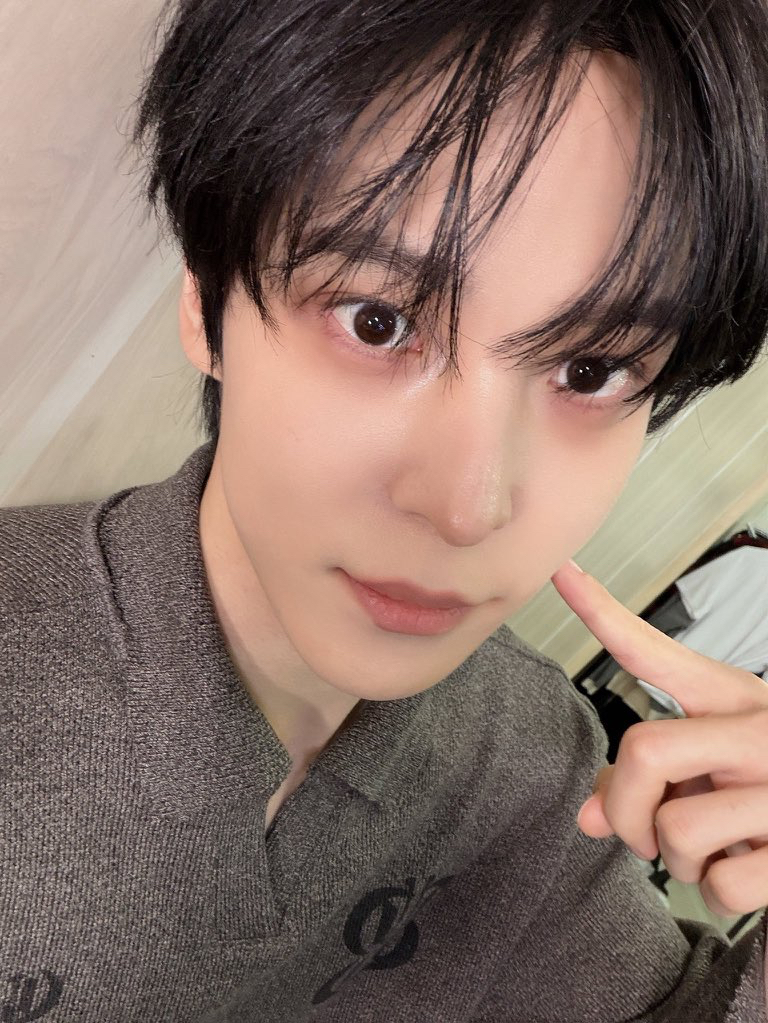 Behind-the-scenes cut of Yunho (ATEEZ)