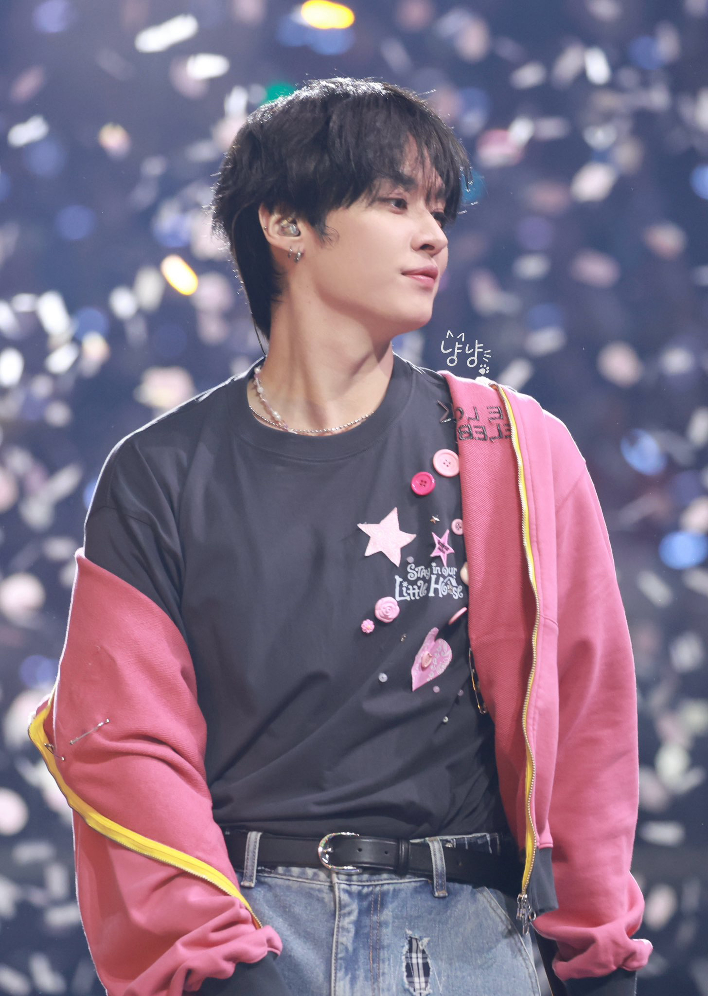 Latest photo of Lee Know (Stray Kids)