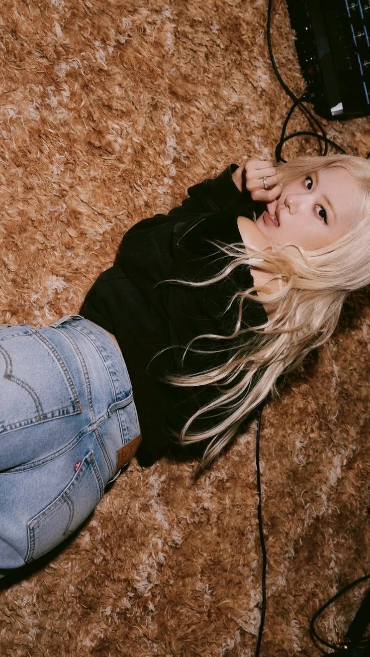 A heartfelt wallpaper shared by ROSÉ (BLACKPINK)'s fans