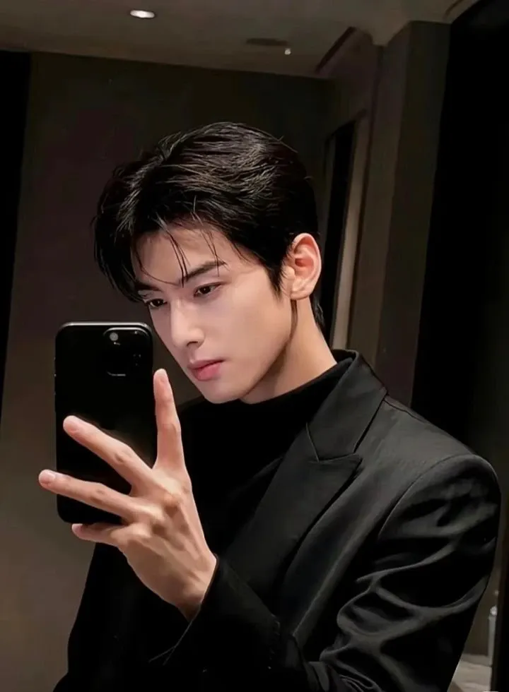 Latest photo of Eunwoo (ASTRO)