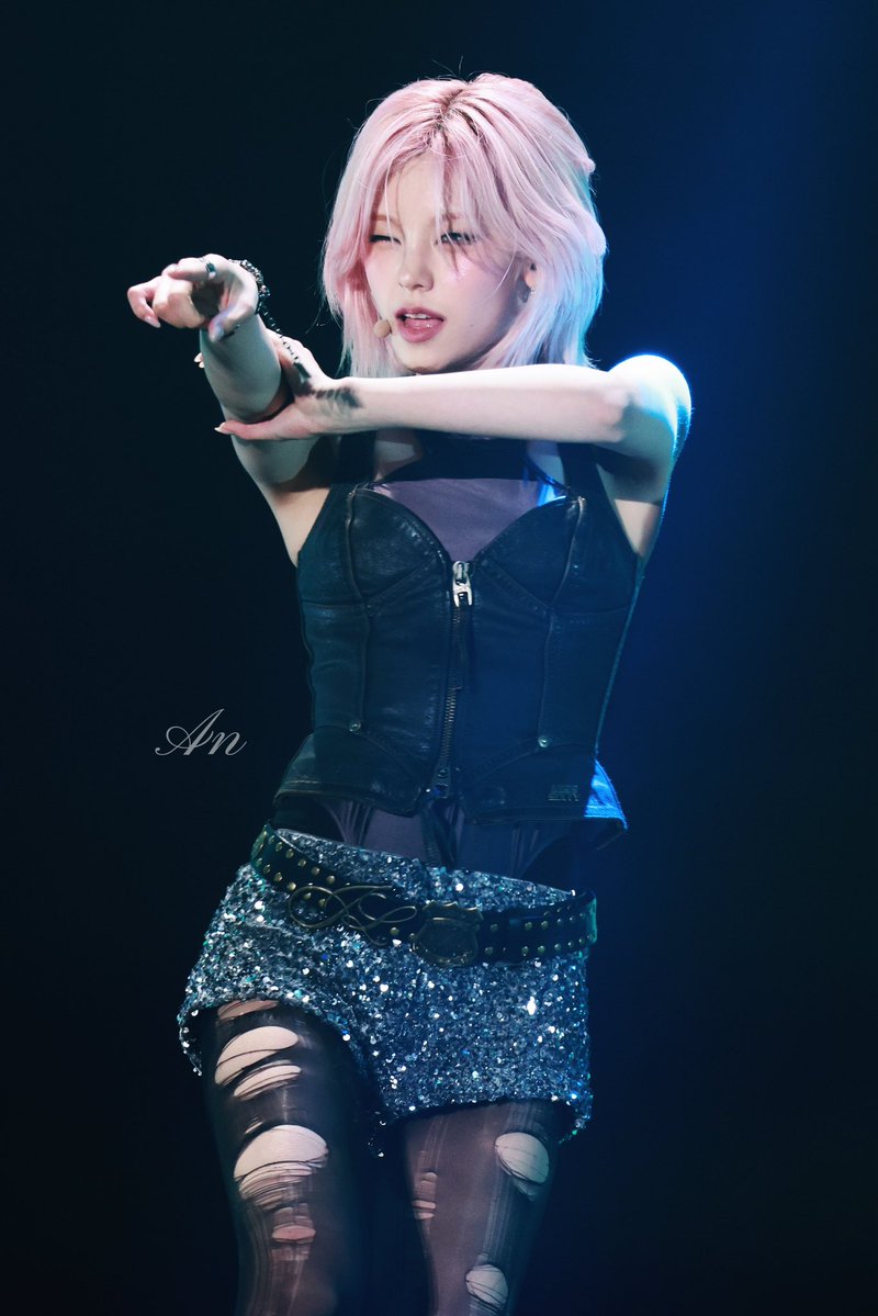 Recent activity shot of Yeji (ITZY)