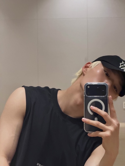 Behind-the-scenes cut of Kim Junseo (ALPHA DRIVE ONE)