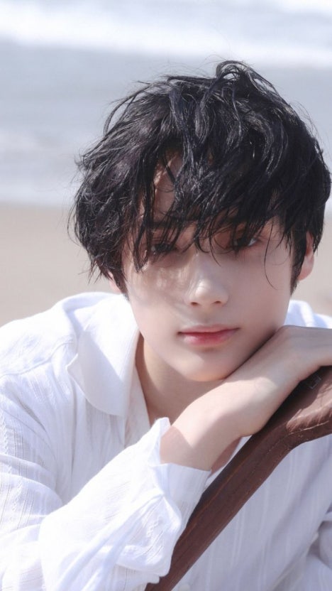 Fandom-recommended wallpaper image of HueningKai (TOMORROW X TOGETHER)