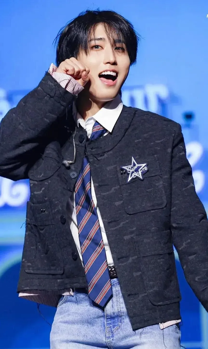 Behind-the-scenes cut of HAN (Stray Kids)