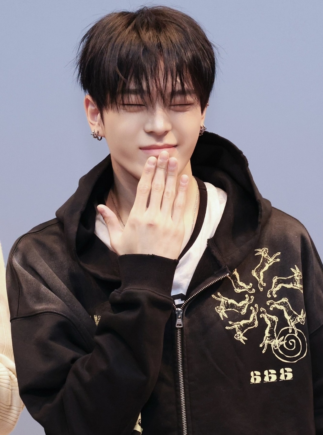 Behind-the-scenes cut of Kim Junmin (WHIB)