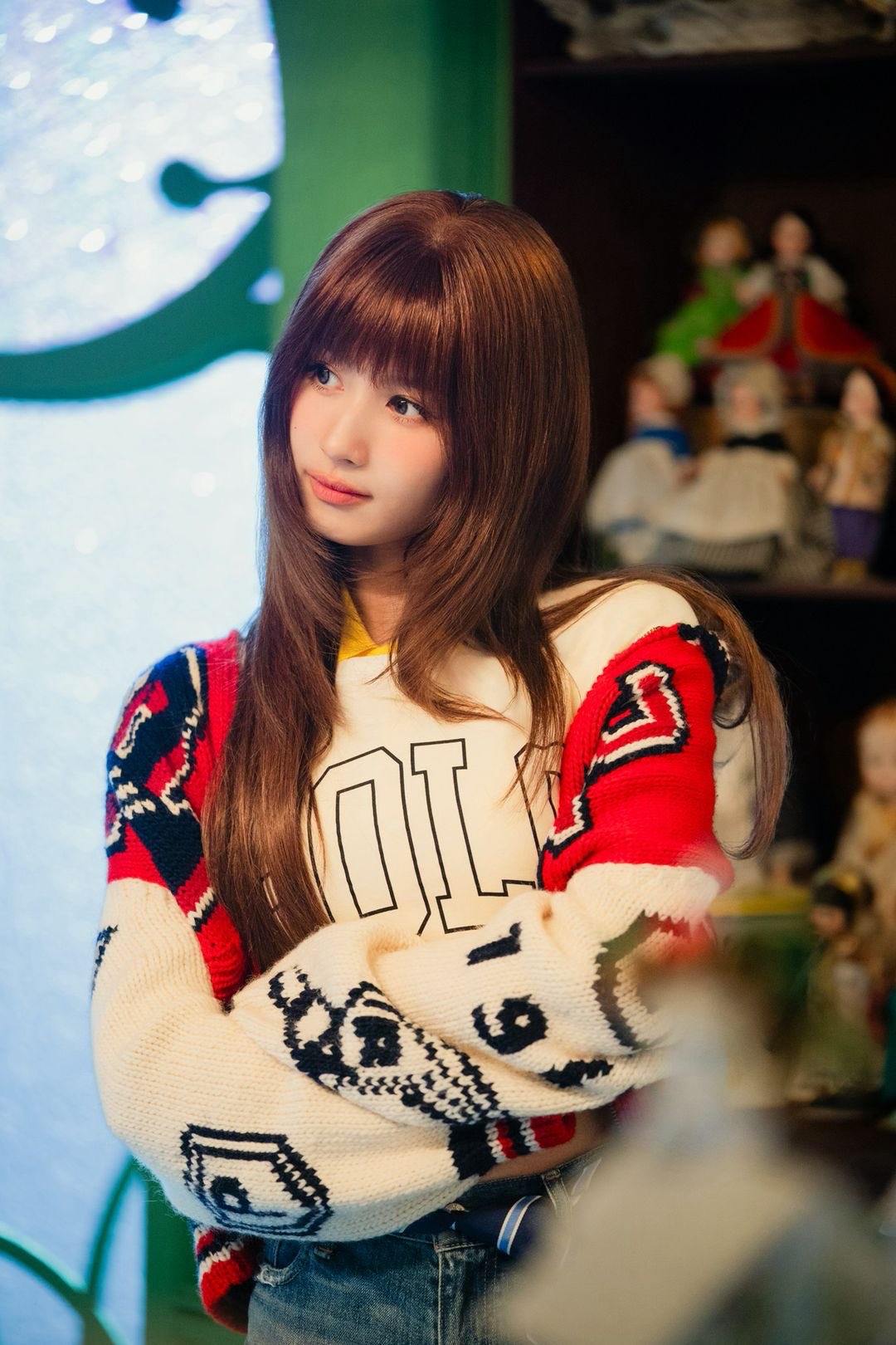 Behind-the-scenes cut of Sana (TWICE)