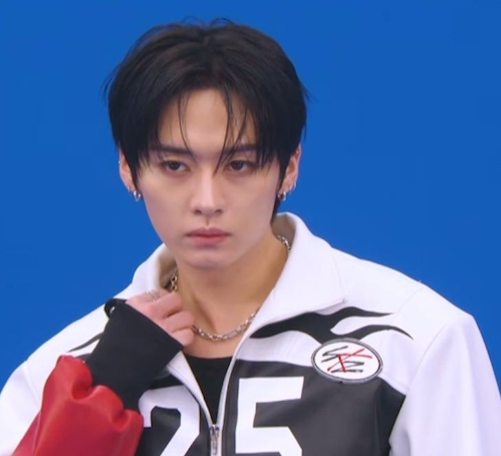 Behind-the-scenes cut of Lee Know (Stray Kids)