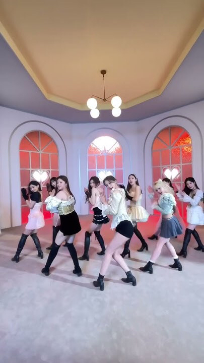 Foto aktivitas terbaru TWICE