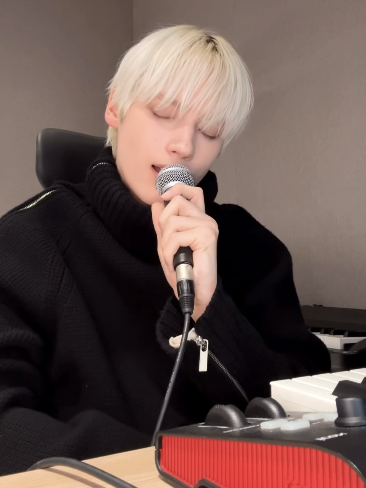 Behind-the-scenes cut of HueningKai (TOMORROW X TOGETHER)