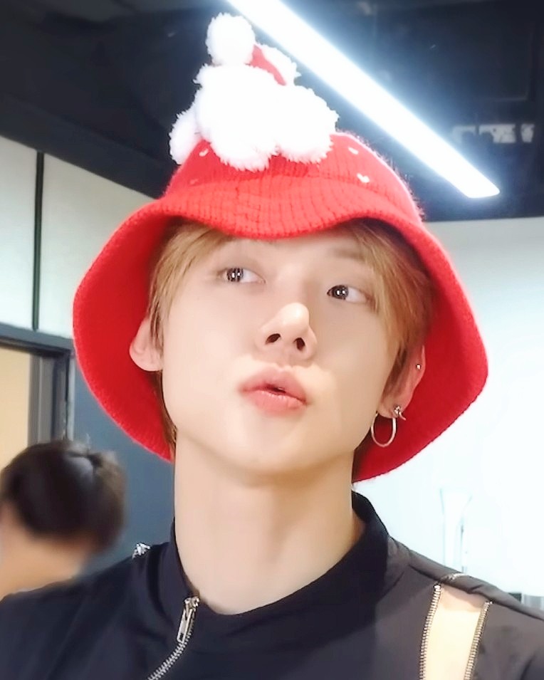 然竣 (TOMORROW X TOGETHER)的最新活動照片