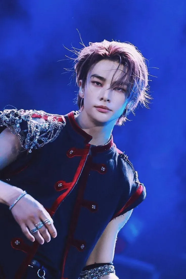 Foto aktivitas terbaru Hyunjin (Stray Kids)