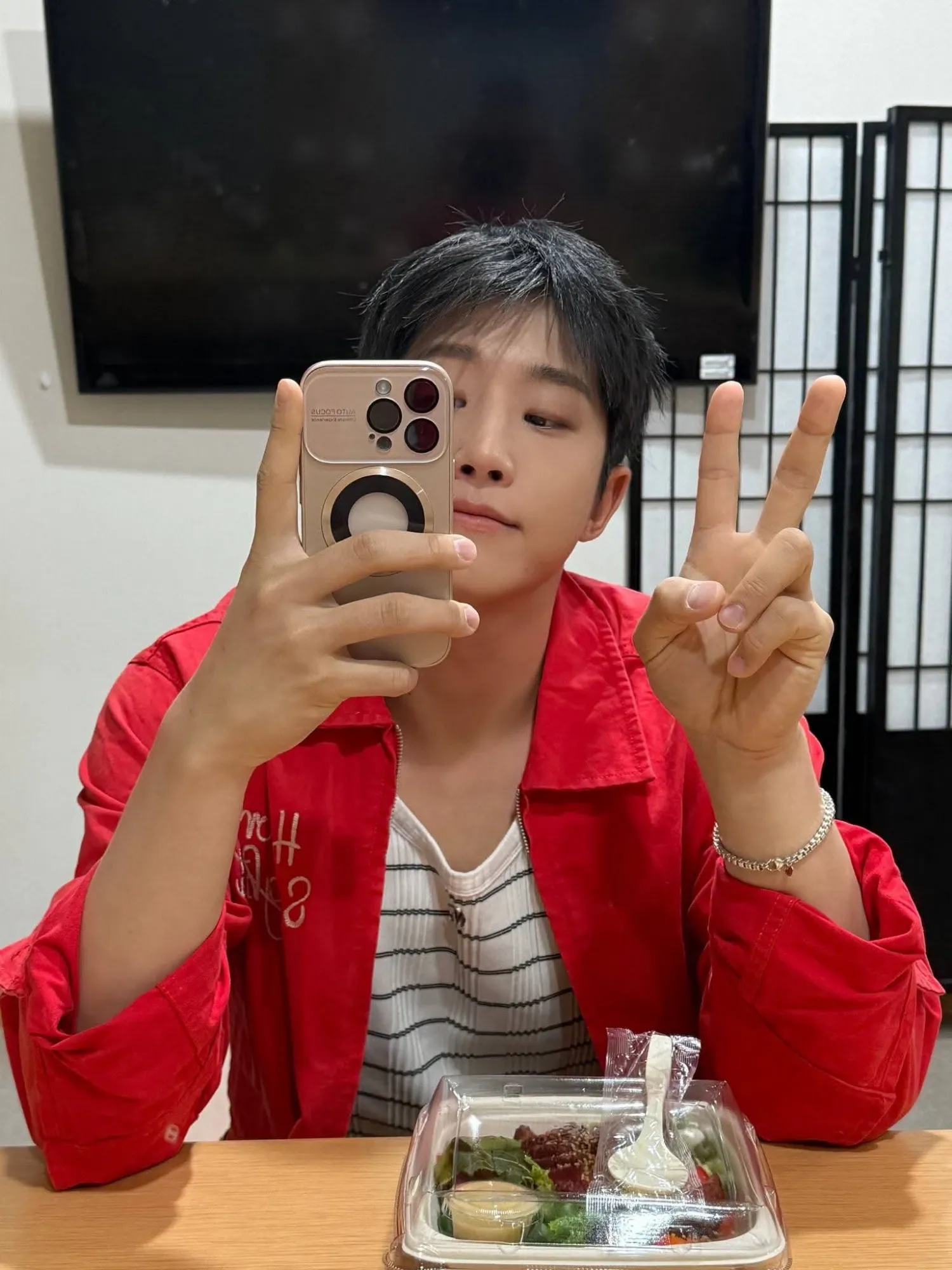 Latest photo of Jinjin (ASTRO)