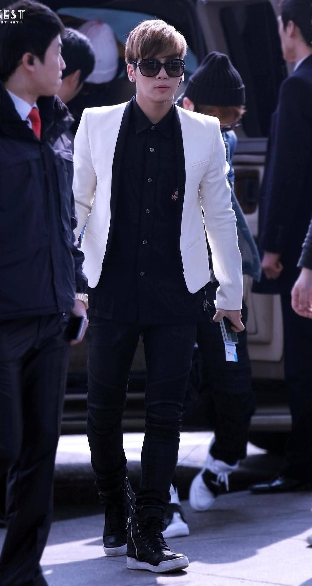 Behind-the-scenes cut of Jonghyun (SHINee)