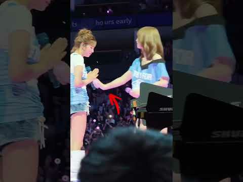Behind-the-scenes cut of Momo (TWICE)